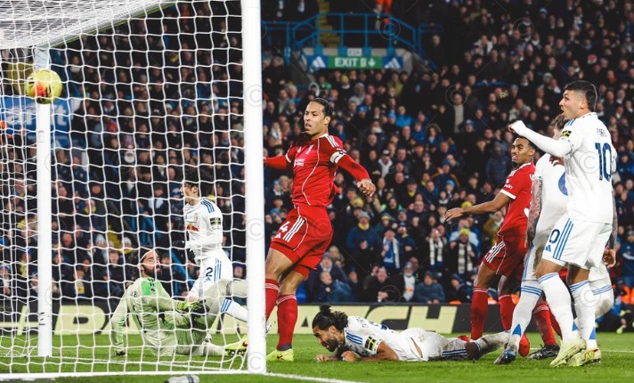 Brentfords Ao Tanaka kvitterar till 3-3 mot Liverpool