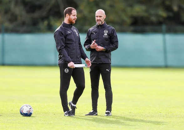 Peterboroughs duktige tränare Luke Williams till höger på bilden