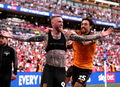 Hull City's Oli McBurnie hjälte i "miljardmatchen"