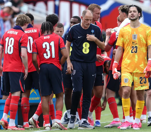 Uselt första genrep av England. Tränaren Thomas Tuchel laborerade i truppen "hej vilt"