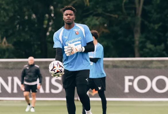Stade Rennais FC landslagsmålvakt Brice Samba "spikar igen" målburen