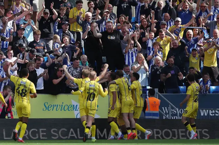 Sheffield W i topp efter sex spelade omgångar när Stockport kommer på besök...