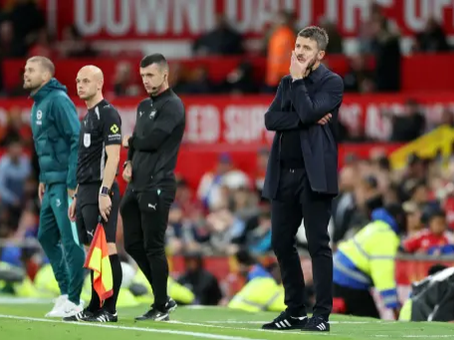Man Uniteds manager Michael Carrick är prressas av fansen som inte är nöjda.