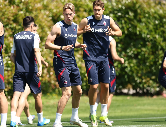 Bologna träning inför mötet mot Lecce.