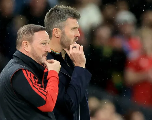 Ass.tränaren Steve Holland och managern Michael Carrick under press
