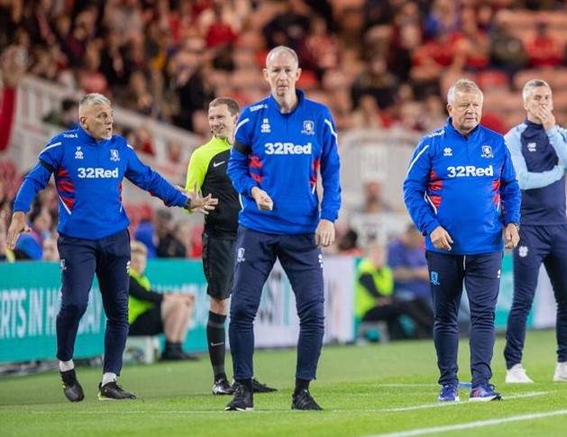 Kör hårt Chris Wilder längst till höger